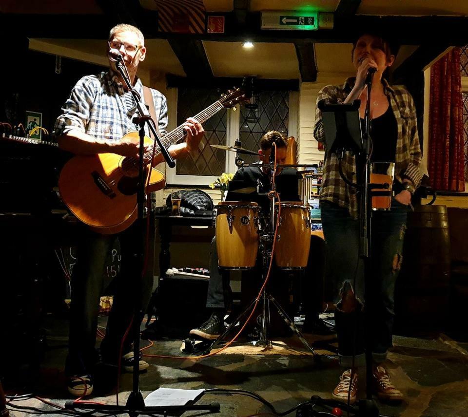 לו Jolly Sailor Inn מראה חיצוני תמונה